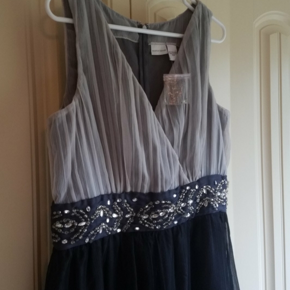 Dress - Picture 7 of 8